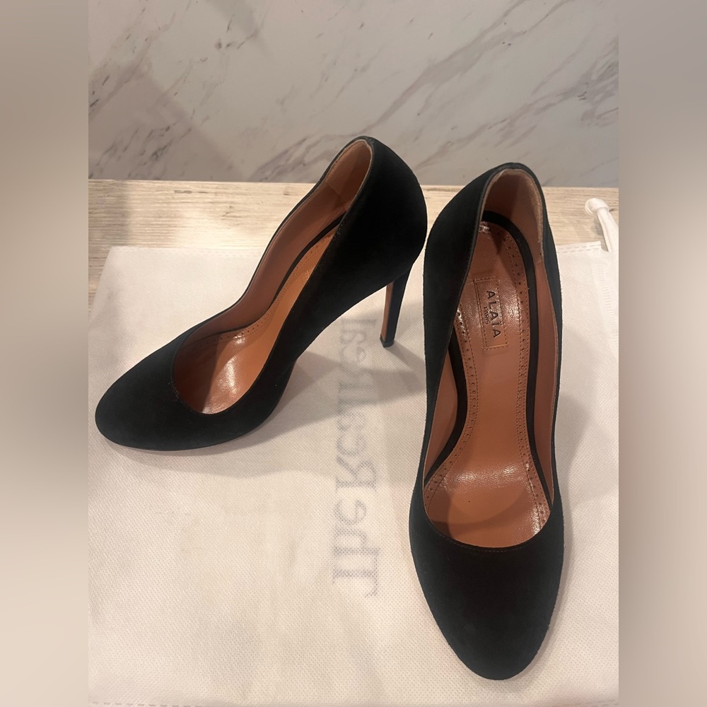 Alaia Black Suede Pumps